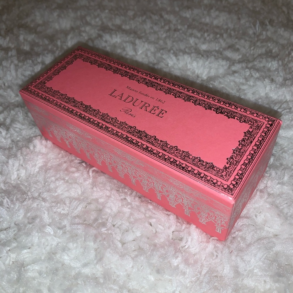 Laduree Macaron Box - Holds 6 Macarons